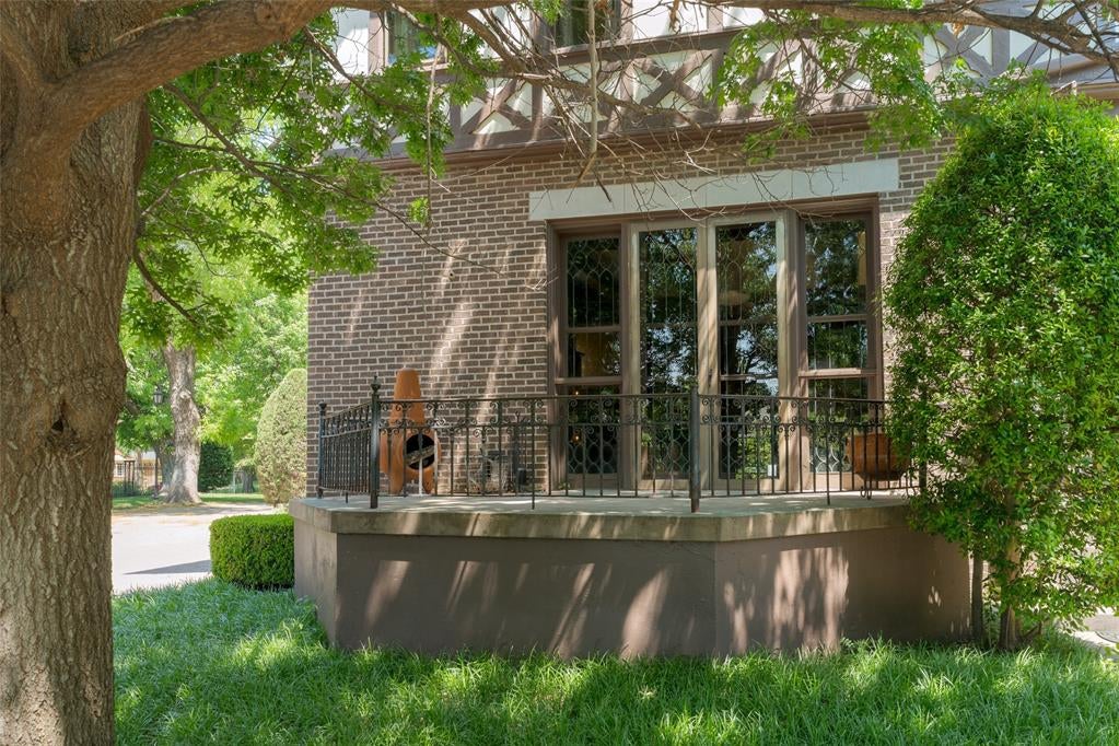 Oklahoma City, Oklahoma, 73103, United States, 5 Bedrooms Bedrooms, ,6 BathroomsBathrooms,Residential,Active,1810381