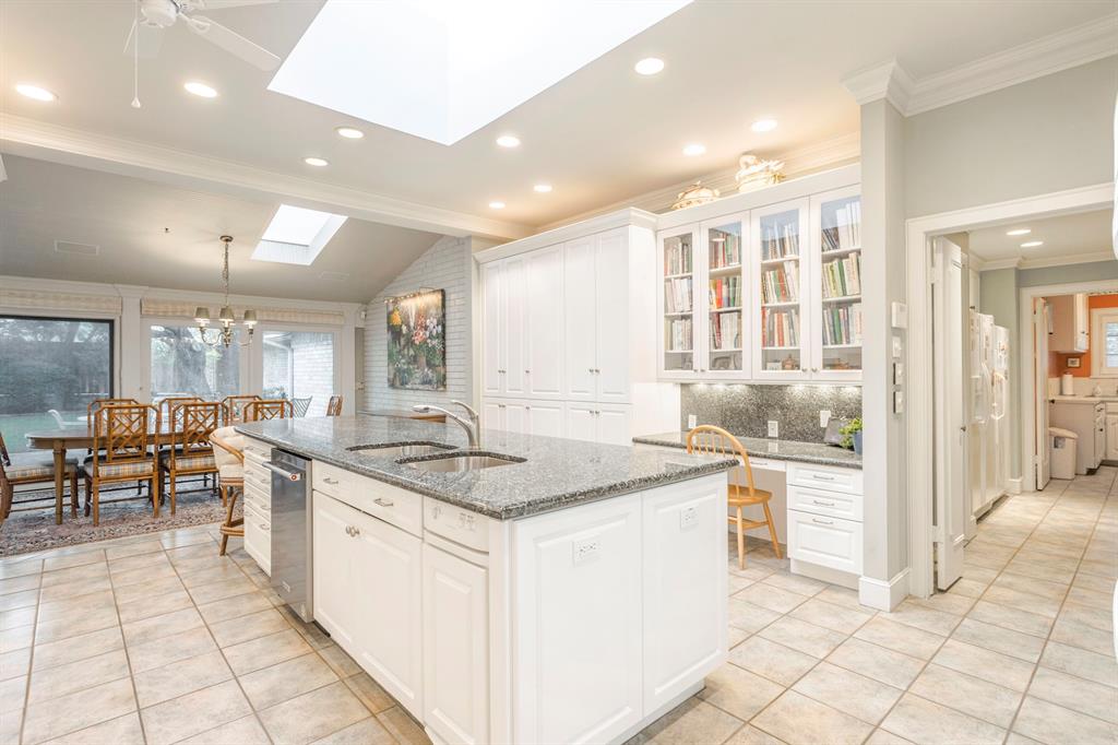 Oklahoma City, Oklahoma, 73120, United States, 5 Bedrooms Bedrooms, ,5 BathroomsBathrooms,Residential,Active,1968374