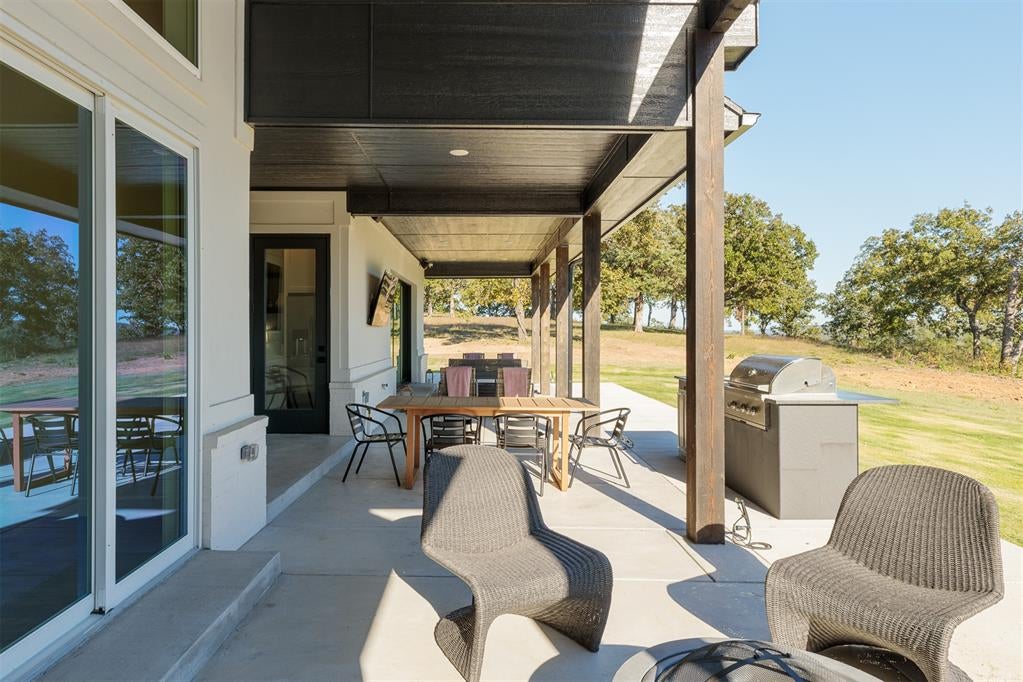Eufaula, Oklahoma, 74432, United States, 5 Bedrooms Bedrooms, ,6 BathroomsBathrooms,Residential,Active,1905121