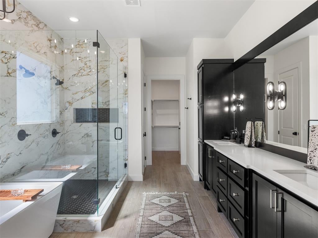 Eufaula, Oklahoma, 74432, United States, 5 Bedrooms Bedrooms, ,6 BathroomsBathrooms,Residential,Active,2015226