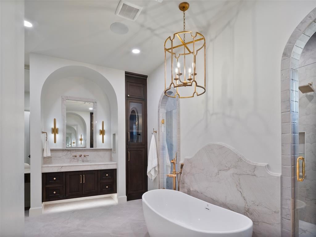 Jones, Oklahoma, 73049, United States, 6 Bedrooms Bedrooms, ,7 BathroomsBathrooms,Residential,Active,1953423