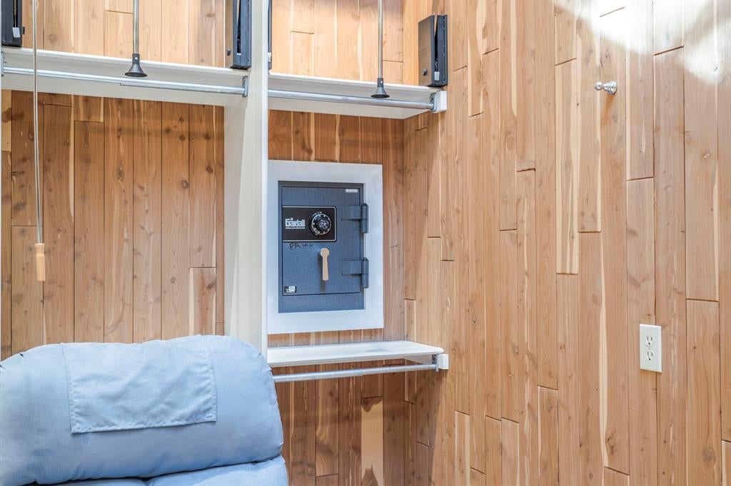 Oklahoma City, Oklahoma, 73120, United States, 5 Bedrooms Bedrooms, ,5 BathroomsBathrooms,Residential,Active,1968374