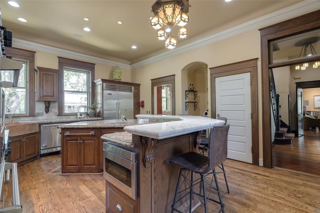 Oklahoma City, Oklahoma, 73103, United States, 5 Bedrooms Bedrooms, ,6 BathroomsBathrooms,Residential,Active,1810381