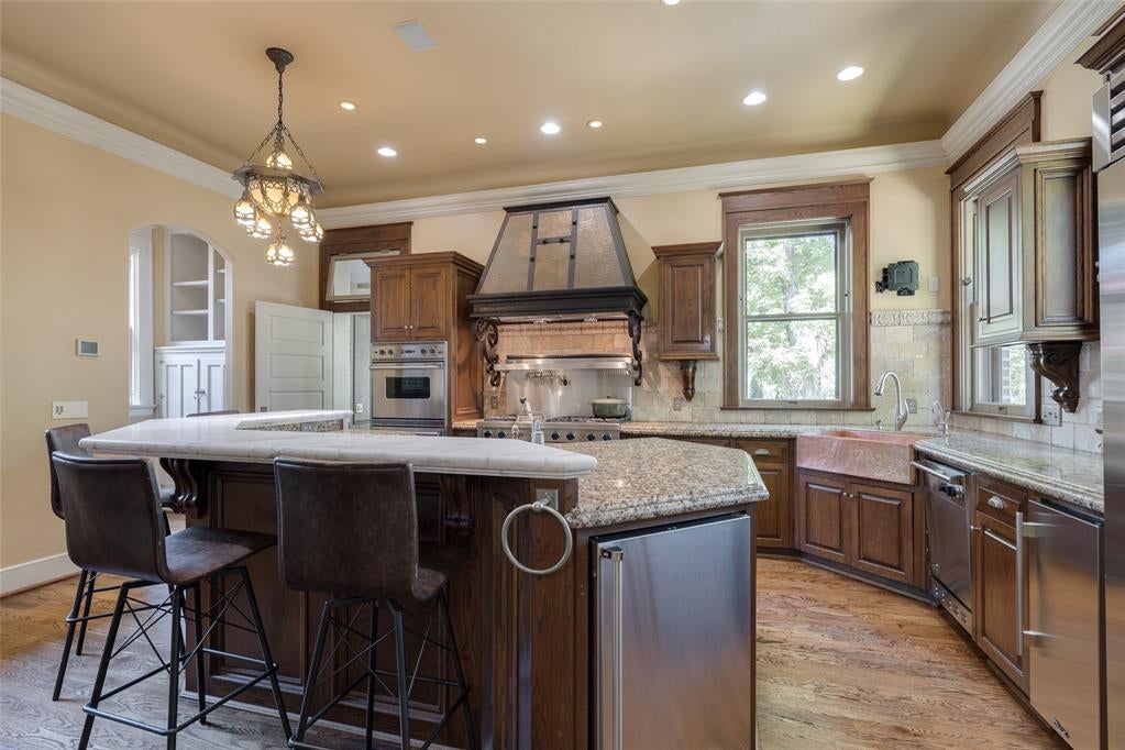 Oklahoma City, Oklahoma, 73103, United States, 5 Bedrooms Bedrooms, ,6 BathroomsBathrooms,Residential,Active,1810381