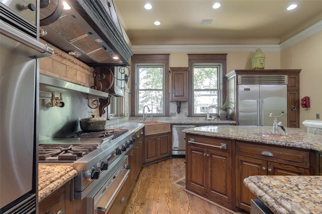 Oklahoma City, Oklahoma, 73103, United States, 5 Bedrooms Bedrooms, ,6 BathroomsBathrooms,Residential,Active,1810381