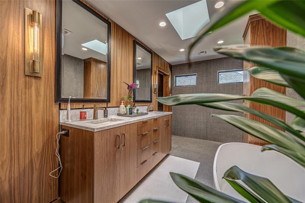 Oklahoma City, Oklahoma, 73118, United States, 4 Bedrooms Bedrooms, ,3 BathroomsBathrooms,Residential,Active,1964274