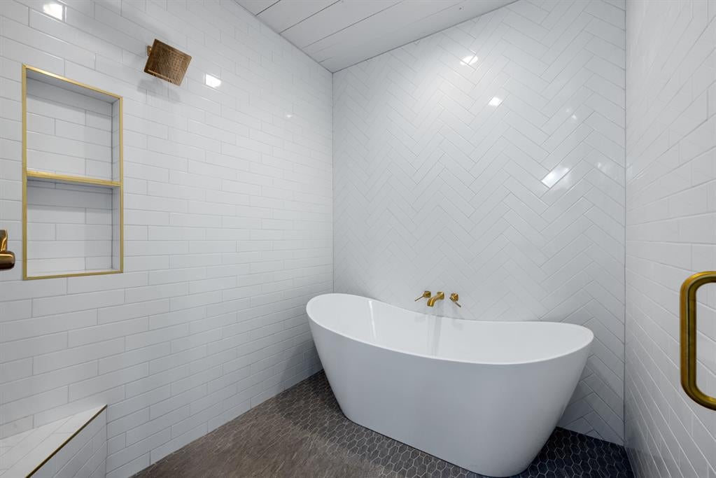 Broken Bow, Oklahoma, 74728, United States, 4 Bedrooms Bedrooms, ,4 BathroomsBathrooms,Residential,Active,1898222