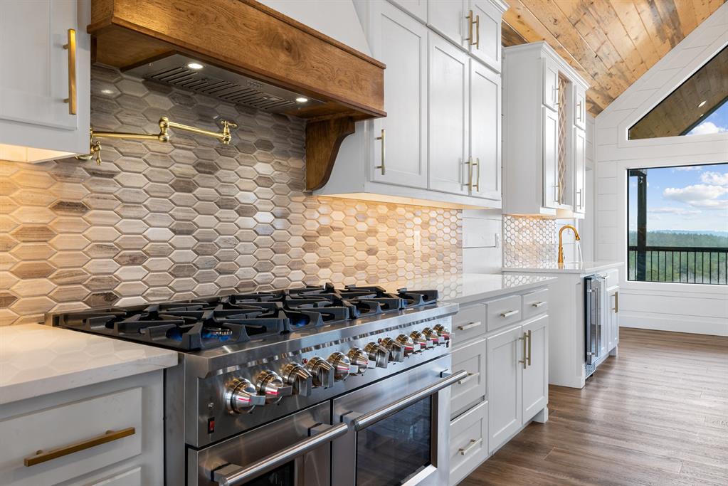 Broken Bow, Oklahoma, 74728, United States, 4 Bedrooms Bedrooms, ,4 BathroomsBathrooms,Residential,Active,1898222