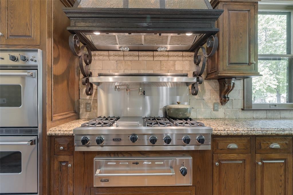 Oklahoma City, Oklahoma, 73103, United States, 5 Bedrooms Bedrooms, ,6 BathroomsBathrooms,Residential,Active,1810381