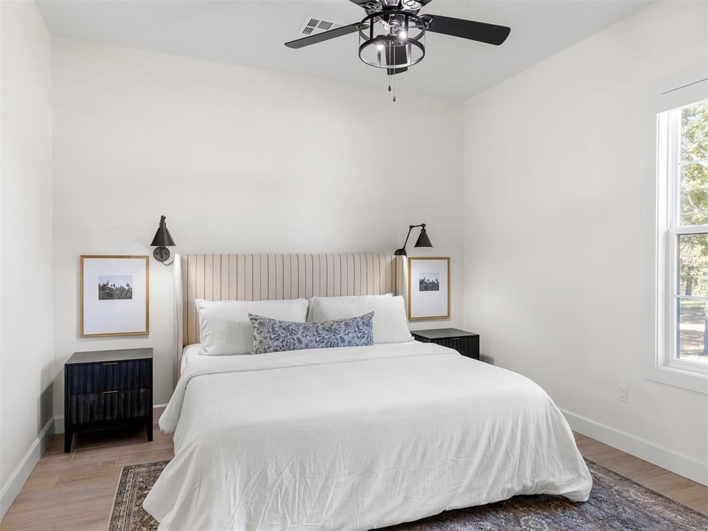 Eufaula, Oklahoma, 74432, United States, 5 Bedrooms Bedrooms, ,6 BathroomsBathrooms,Residential,Active,2015226