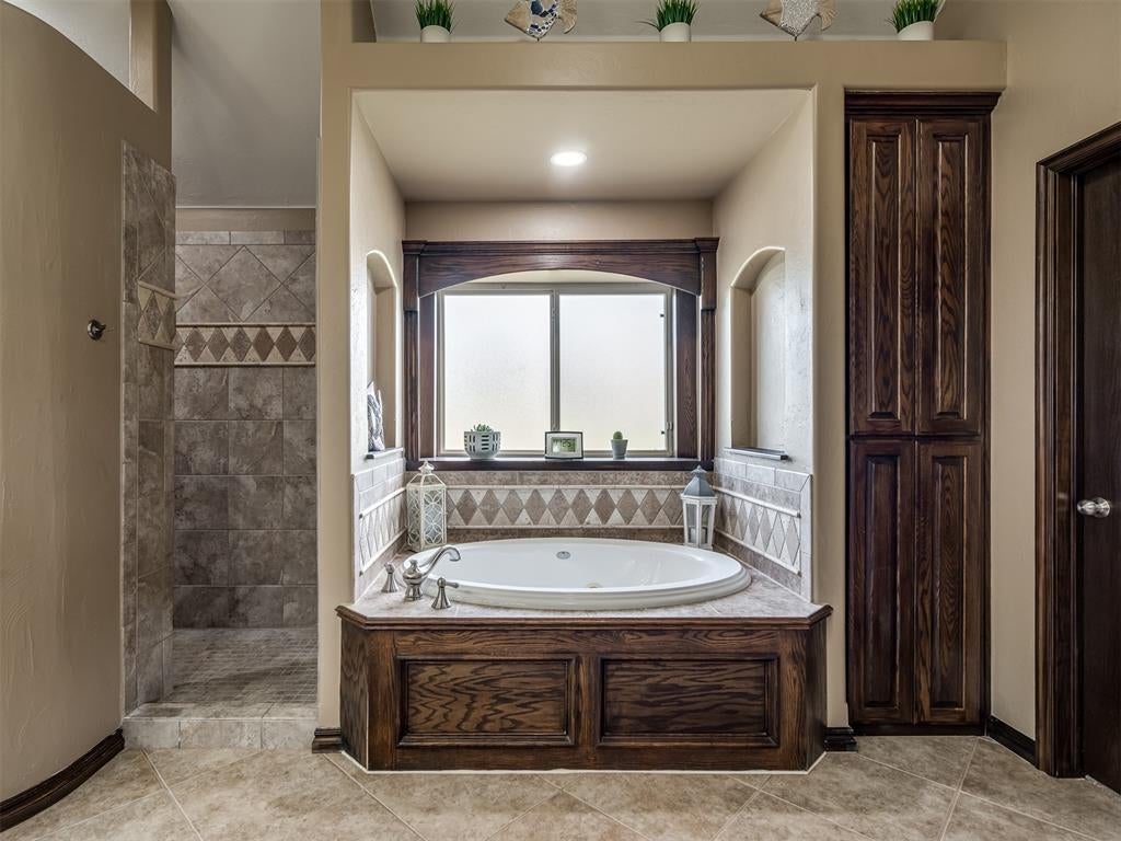 Tuttle, Oklahoma, 73089, United States, 4 Bedrooms Bedrooms, ,4 BathroomsBathrooms,Residential,Active,1899867