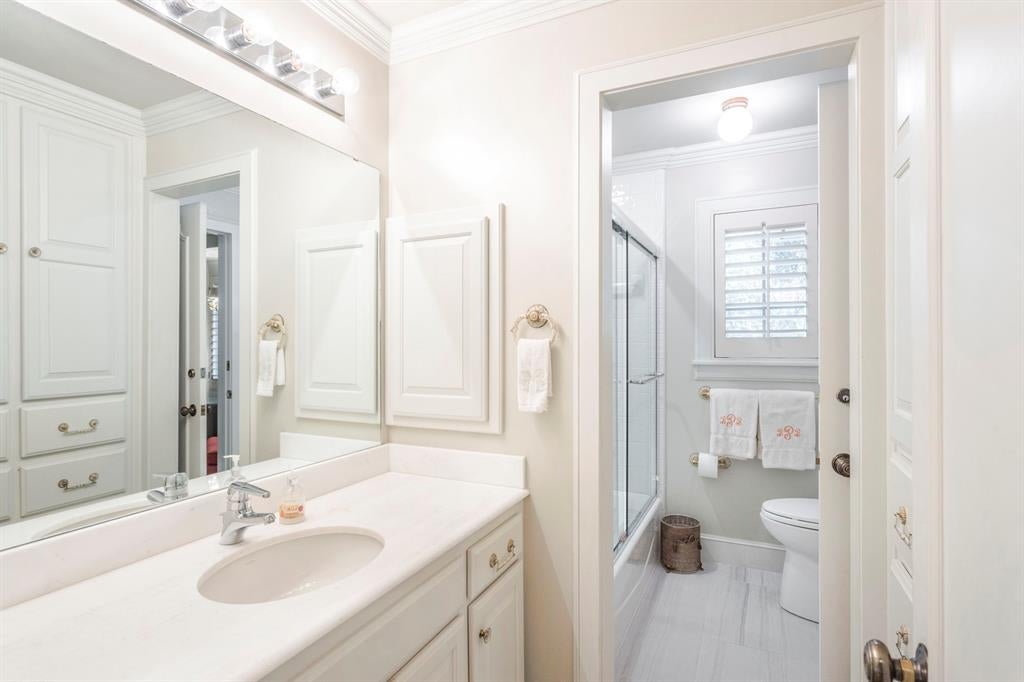 Oklahoma City, Oklahoma, 73120, United States, 5 Bedrooms Bedrooms, ,5 BathroomsBathrooms,Residential,Active,1968374