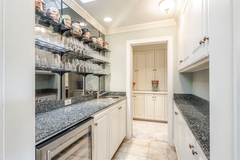 Oklahoma City, Oklahoma, 73120, United States, 5 Bedrooms Bedrooms, ,5 BathroomsBathrooms,Residential,Active,1968374