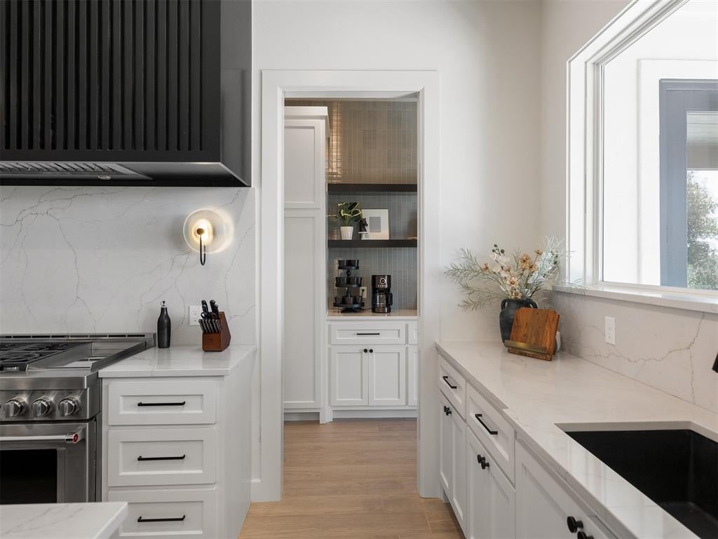 Eufaula, Oklahoma, 74432, United States, 5 Bedrooms Bedrooms, ,6 BathroomsBathrooms,Residential,Active,2015226