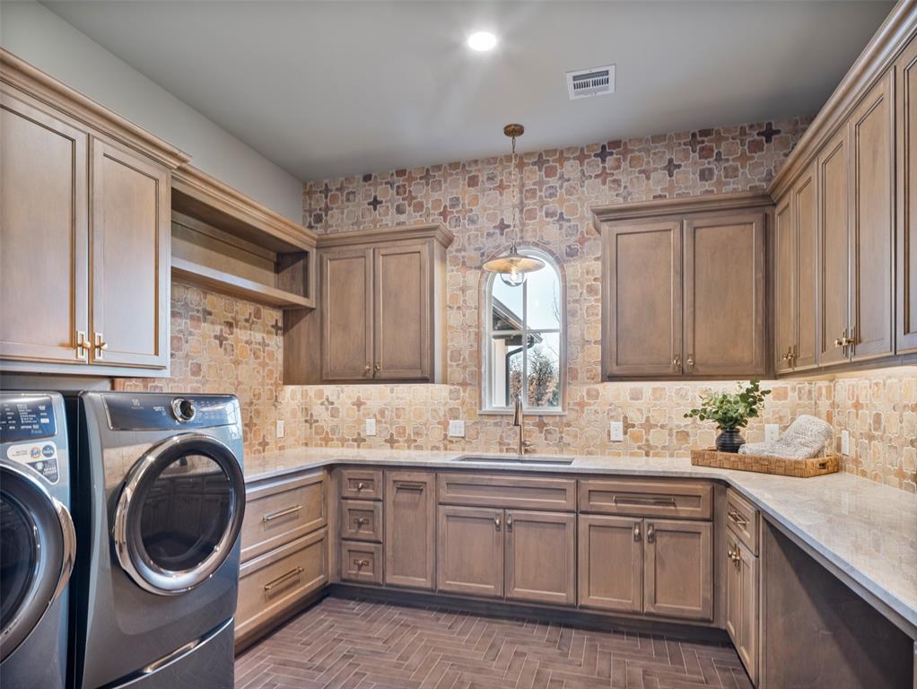 Jones, Oklahoma, 73049, United States, 6 Bedrooms Bedrooms, ,7 BathroomsBathrooms,Residential,Active,1953423