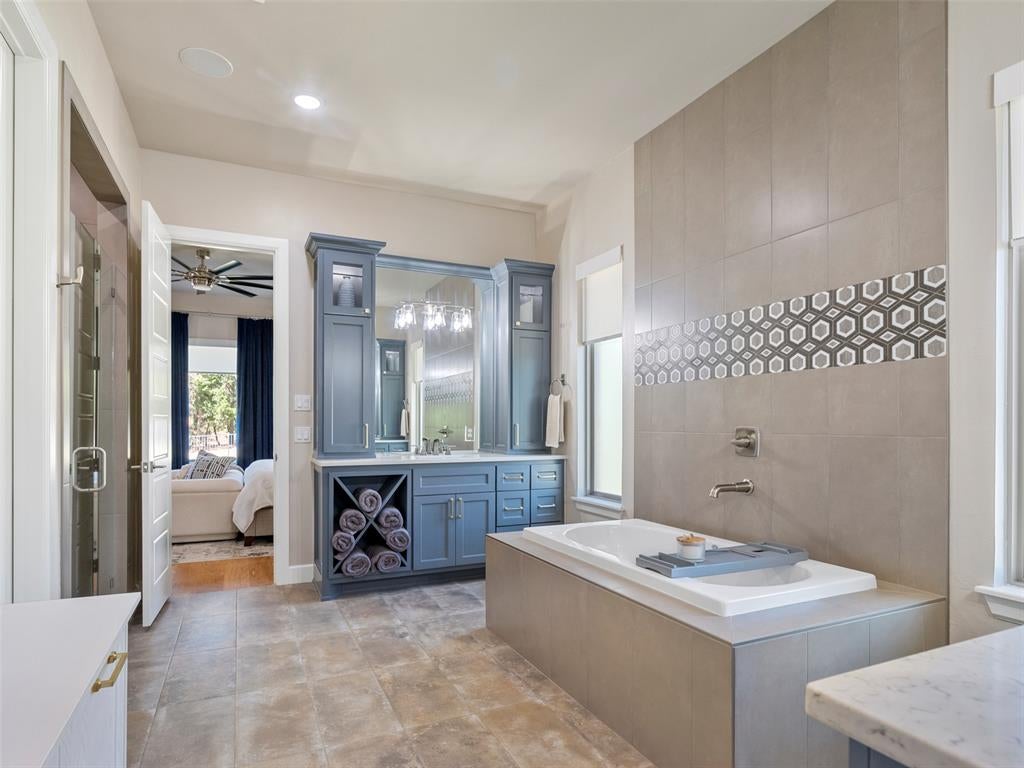 Edmond, Oklahoma, 73034, United States, 4 Bedrooms Bedrooms, ,4 BathroomsBathrooms,Residential,Active,1968109