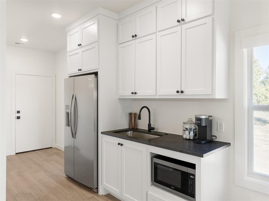 Eufaula, Oklahoma, 74432, United States, 5 Bedrooms Bedrooms, ,6 BathroomsBathrooms,Residential,Active,1905121