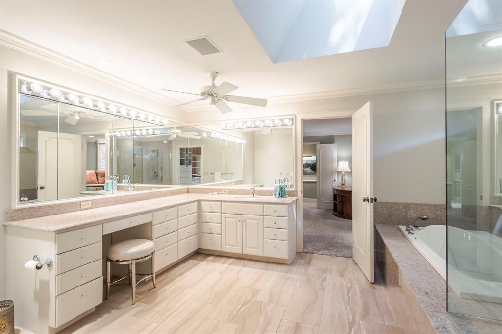 Oklahoma City, Oklahoma, 73120, United States, 5 Bedrooms Bedrooms, ,5 BathroomsBathrooms,Residential,Active,1968374