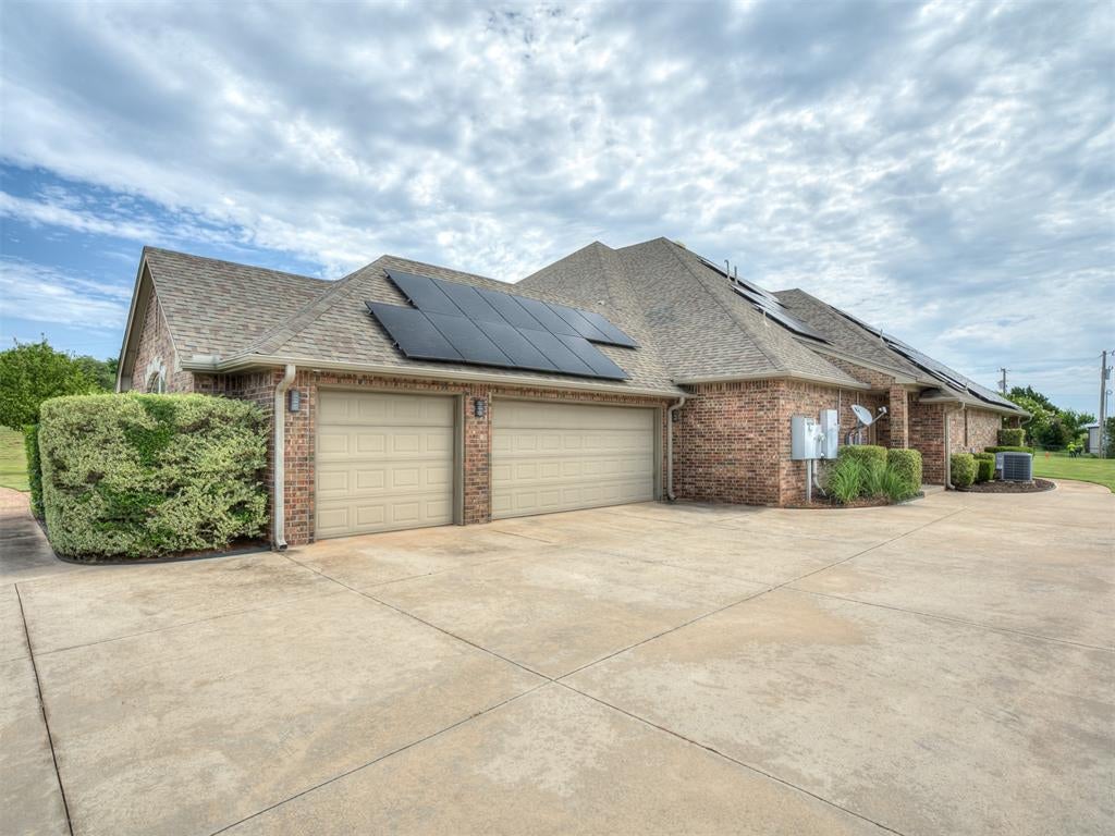 Tuttle, Oklahoma, 73089, United States, 4 Bedrooms Bedrooms, ,4 BathroomsBathrooms,Residential,Active,1899867