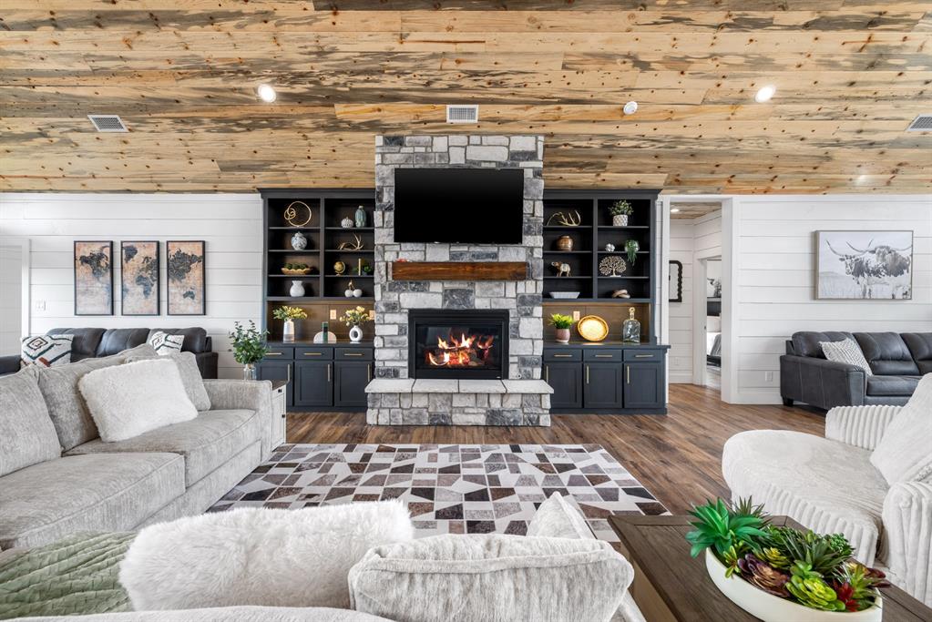 Broken Bow, Oklahoma, 74728, United States, 4 Bedrooms Bedrooms, ,4 BathroomsBathrooms,Residential,Active,1898222