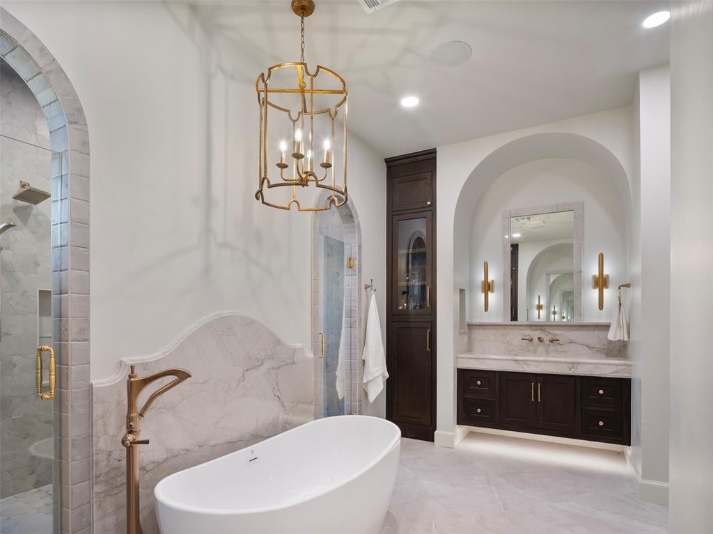 Jones, Oklahoma, 73049, United States, 6 Bedrooms Bedrooms, ,7 BathroomsBathrooms,Residential,Active,1953423