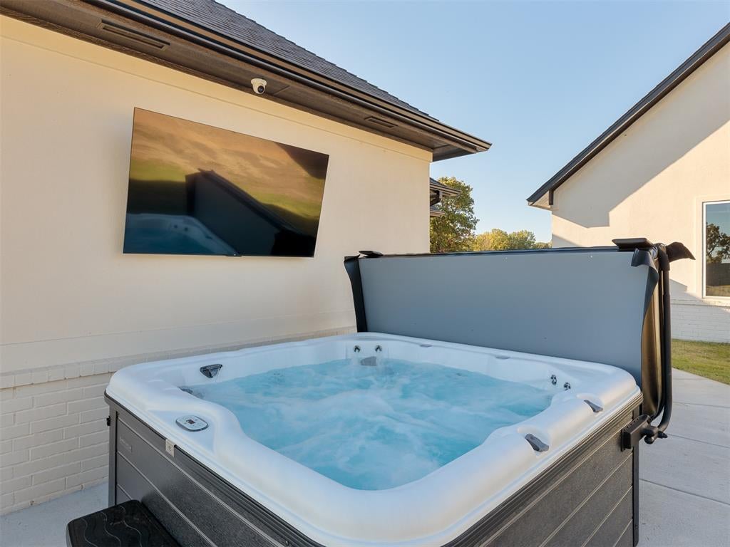 Eufaula, Oklahoma, 74432, United States, 5 Bedrooms Bedrooms, ,6 BathroomsBathrooms,Residential,Active,1905121