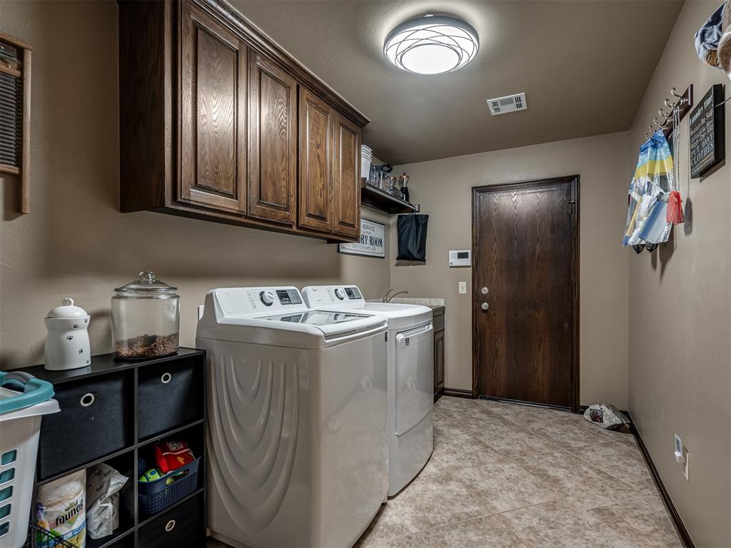 Tuttle, Oklahoma, 73089, United States, 4 Bedrooms Bedrooms, ,4 BathroomsBathrooms,Residential,Active,1899867
