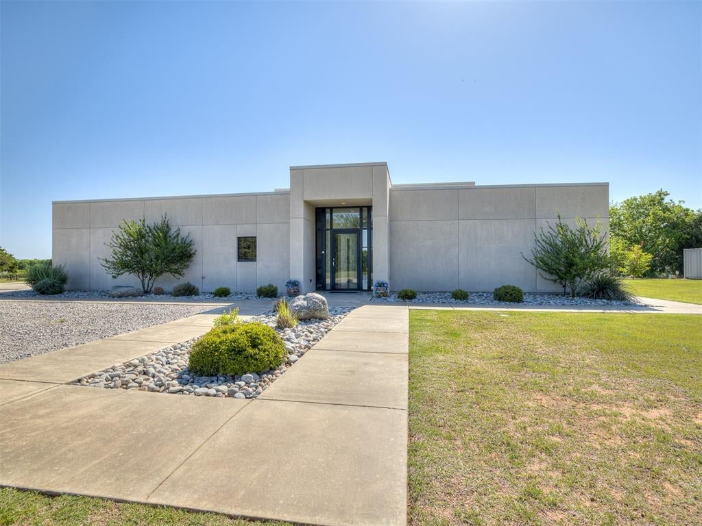 Jones, Oklahoma, 73049, United States, 3 Bedrooms Bedrooms, ,3 BathroomsBathrooms,Residential,Active,1825087