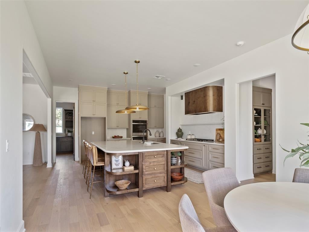Oklahoma City, Oklahoma, 73151, United States, 4 Bedrooms Bedrooms, ,5 BathroomsBathrooms,Residential,Active,1953377
