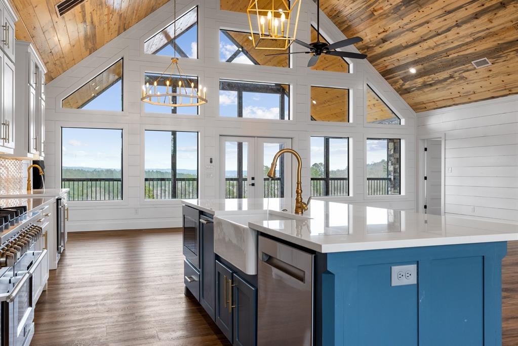 Broken Bow, Oklahoma, 74728, United States, 4 Bedrooms Bedrooms, ,4 BathroomsBathrooms,Residential,Active,1898222