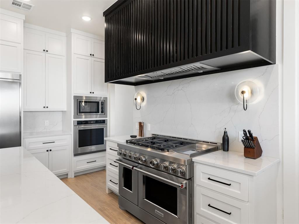 Eufaula, Oklahoma, 74432, United States, 5 Bedrooms Bedrooms, ,6 BathroomsBathrooms,Residential,Active,2015226