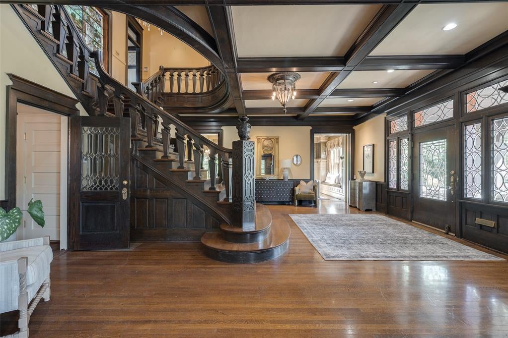 Oklahoma City, Oklahoma, 73103, United States, 5 Bedrooms Bedrooms, ,6 BathroomsBathrooms,Residential,Active,1810381