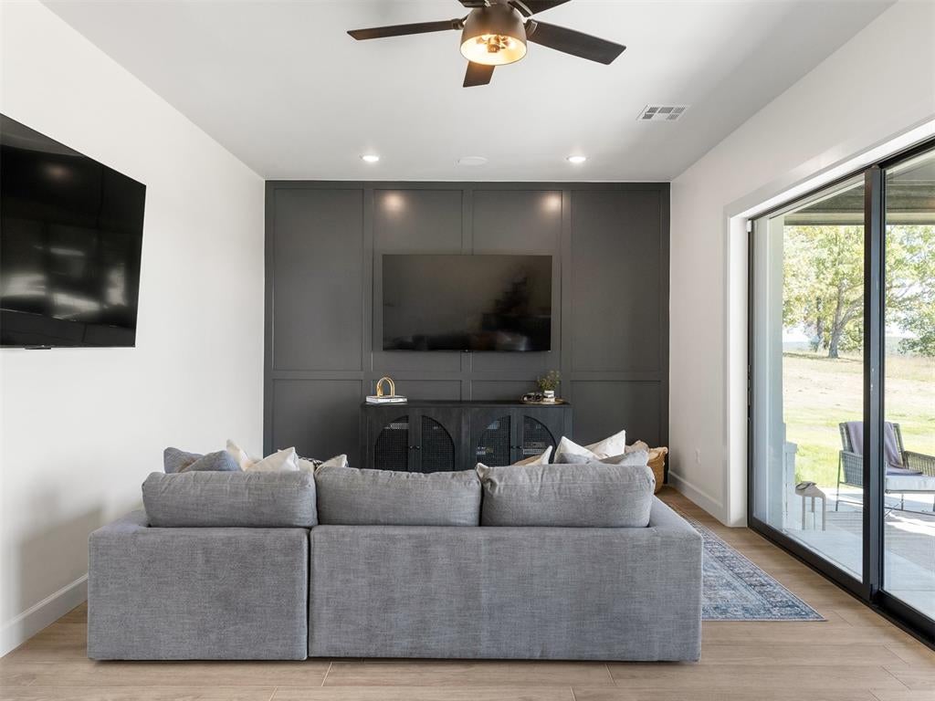 Eufaula, Oklahoma, 74432, United States, 5 Bedrooms Bedrooms, ,6 BathroomsBathrooms,Residential,Active,2015226