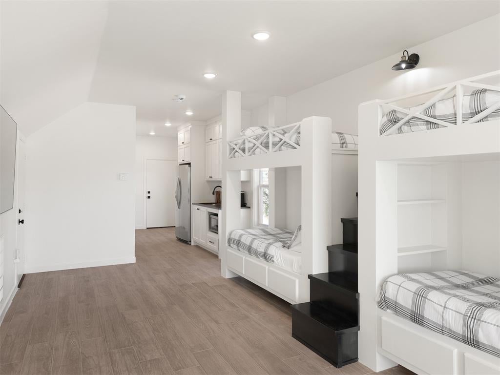 Eufaula, Oklahoma, 74432, United States, 5 Bedrooms Bedrooms, ,6 BathroomsBathrooms,Residential,Active,1905121