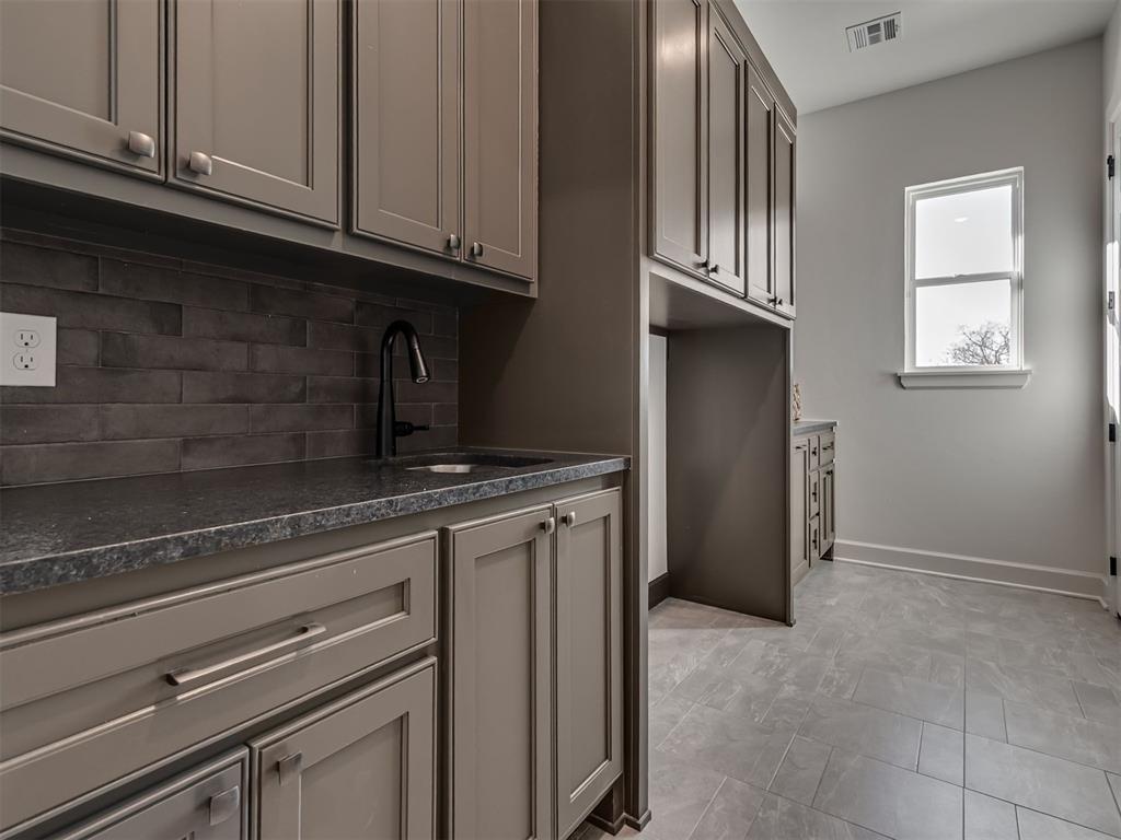 Edmond, Oklahoma, 73034, United States, 4 Bedrooms Bedrooms, ,5 BathroomsBathrooms,Residential,Active,2009414