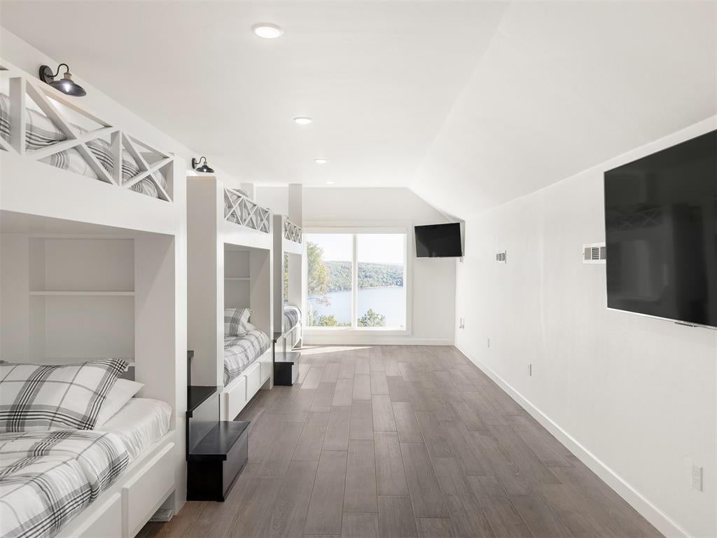 Eufaula, Oklahoma, 74432, United States, 5 Bedrooms Bedrooms, ,6 BathroomsBathrooms,Residential,Active,1905121