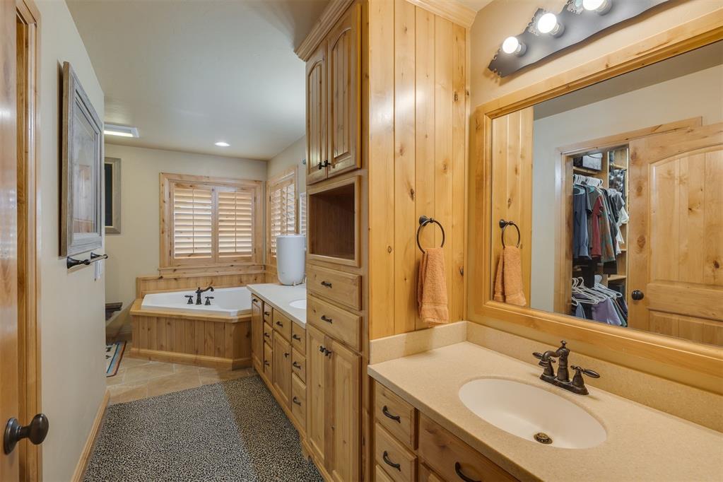 Yukon, Oklahoma, 73099, United States, 4 Bedrooms Bedrooms, ,3 BathroomsBathrooms,Residential,Active,1748803
