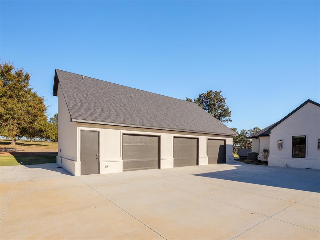 Eufaula, Oklahoma, 74432, United States, 5 Bedrooms Bedrooms, ,6 BathroomsBathrooms,Residential,Active,1905121