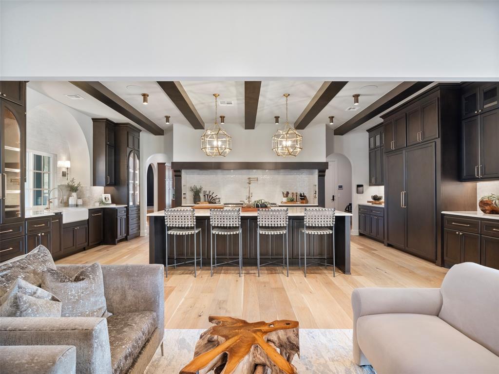 Jones, Oklahoma, 73049, United States, 6 Bedrooms Bedrooms, ,7 BathroomsBathrooms,Residential,Active,2007955