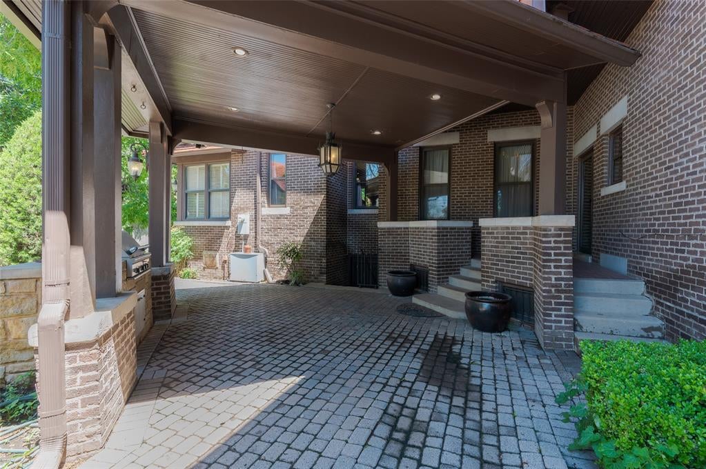 Oklahoma City, Oklahoma, 73103, United States, 5 Bedrooms Bedrooms, ,6 BathroomsBathrooms,Residential,Active,1810381