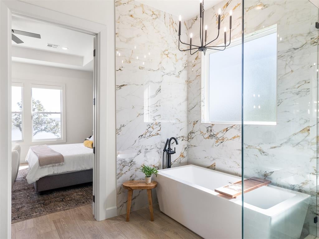 Eufaula, Oklahoma, 74432, United States, 5 Bedrooms Bedrooms, ,6 BathroomsBathrooms,Residential,Active,1905121