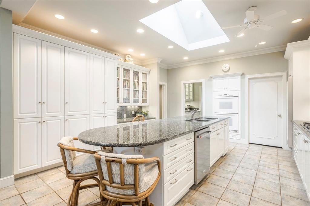 Oklahoma City, Oklahoma, 73120, United States, 5 Bedrooms Bedrooms, ,5 BathroomsBathrooms,Residential,Active,1968374