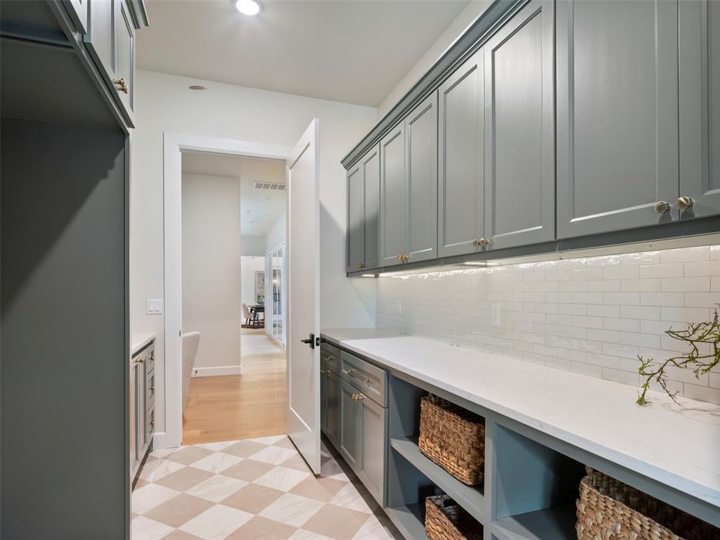 Edmond, Oklahoma, 73049, United States, 4 Bedrooms Bedrooms, ,6 BathroomsBathrooms,Residential,Active,1927661