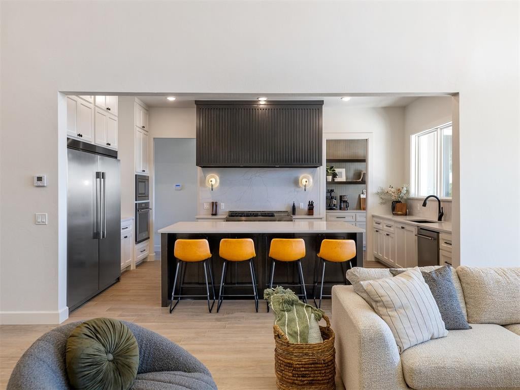 Eufaula, Oklahoma, 74432, United States, 5 Bedrooms Bedrooms, ,6 BathroomsBathrooms,Residential,Active,2015226