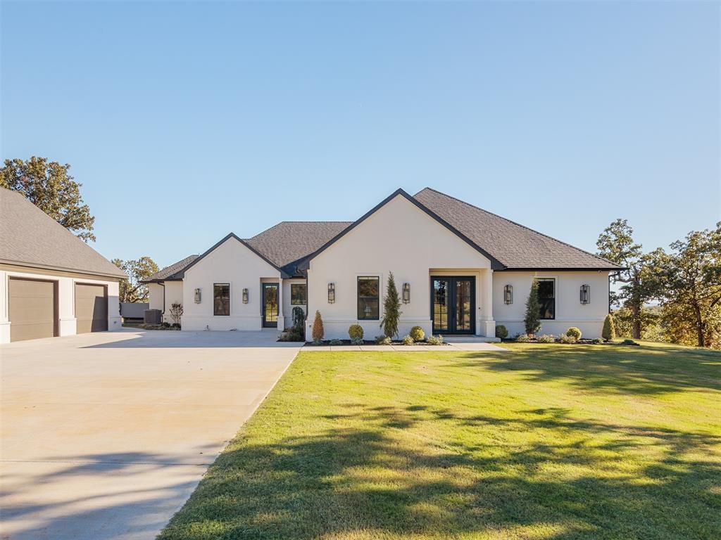 Eufaula, Oklahoma, 74432, United States, 5 Bedrooms Bedrooms, ,6 BathroomsBathrooms,Residential,Active,1905121