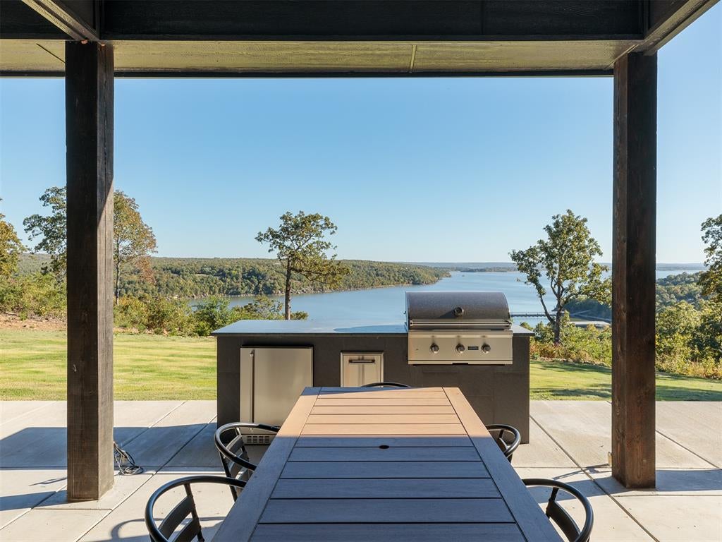 Eufaula, Oklahoma, 74432, United States, 5 Bedrooms Bedrooms, ,6 BathroomsBathrooms,Residential,Active,1905121