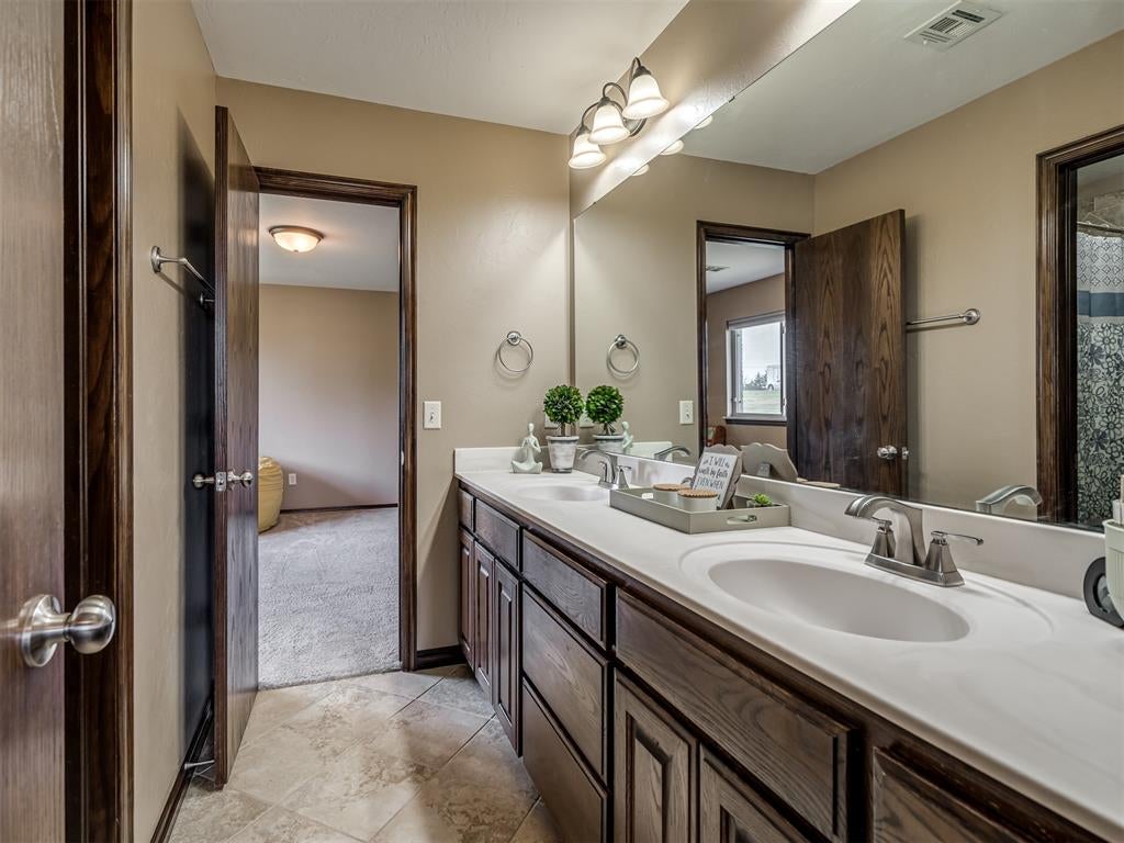 Tuttle, Oklahoma, 73089, United States, 4 Bedrooms Bedrooms, ,4 BathroomsBathrooms,Residential,Active,1899867