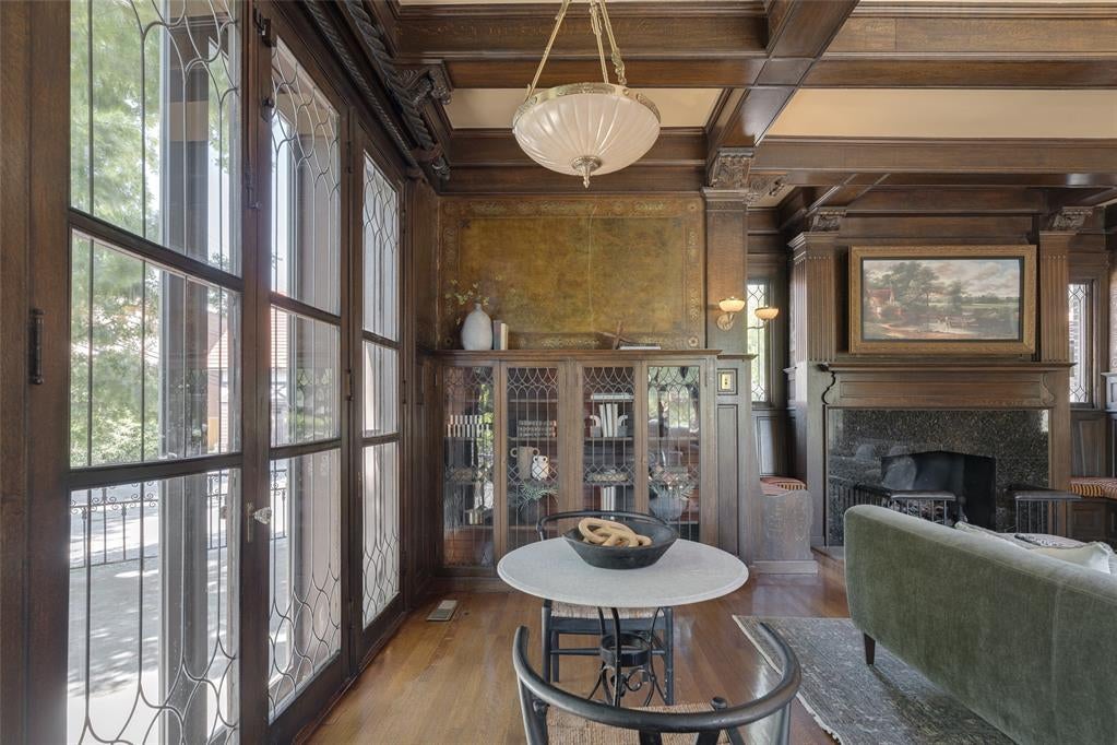 Oklahoma City, Oklahoma, 73103, United States, 5 Bedrooms Bedrooms, ,6 BathroomsBathrooms,Residential,Active,1810381