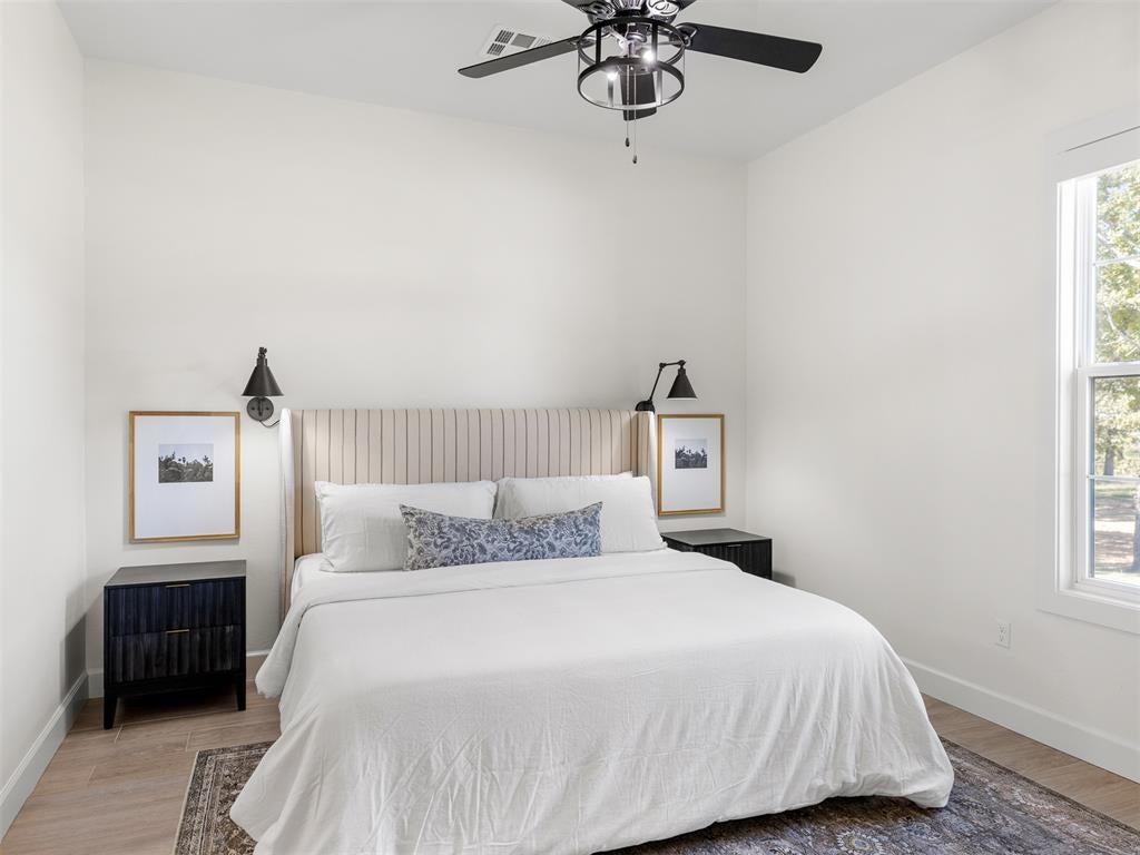Eufaula, Oklahoma, 74432, United States, 5 Bedrooms Bedrooms, ,6 BathroomsBathrooms,Residential,Active,1905121