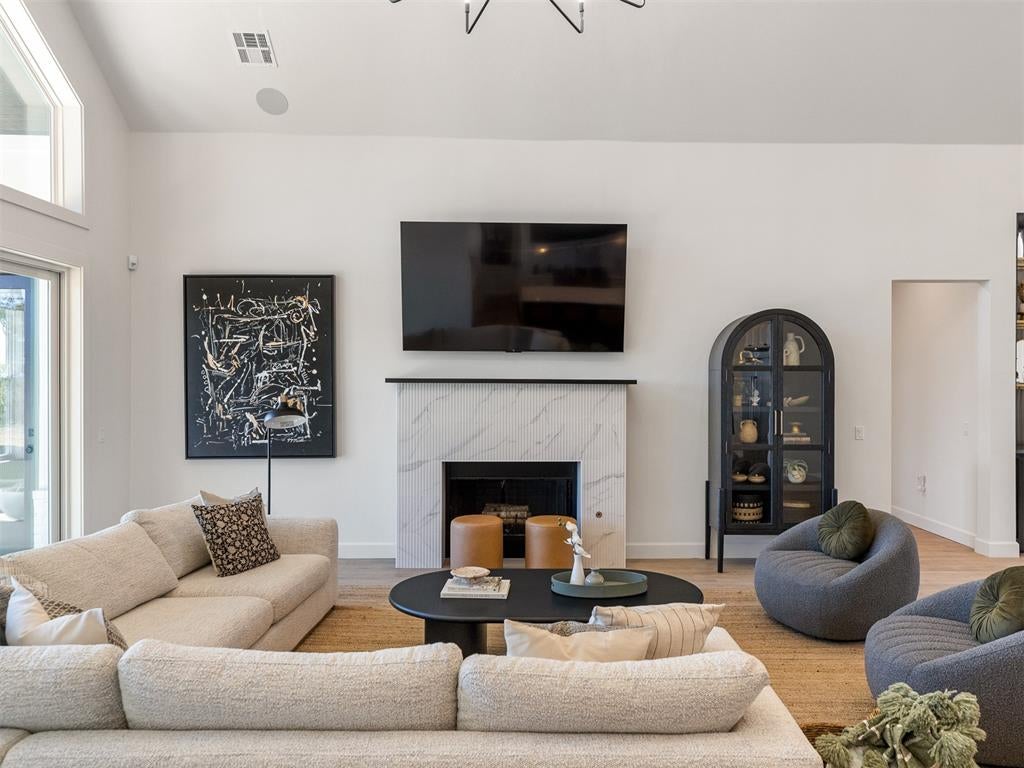 Eufaula, Oklahoma, 74432, United States, 5 Bedrooms Bedrooms, ,6 BathroomsBathrooms,Residential,Active,2015226